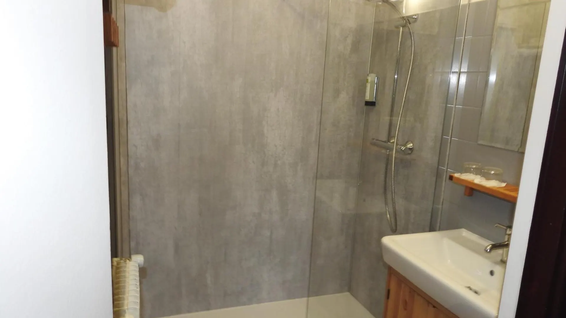 ***  Le Barriol Hotel Saint-Julien-Chapteuil France